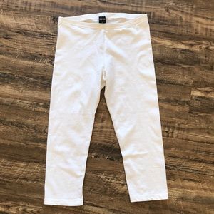 3/$25 - StreetLegal white cotton capris